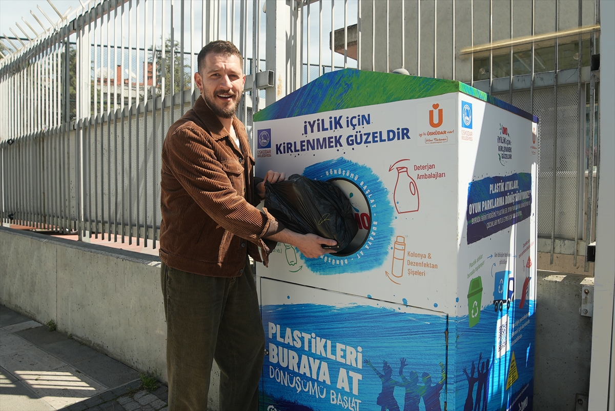 Plastik atıklar çocuklar için oyun parkına dönüştürülüyor