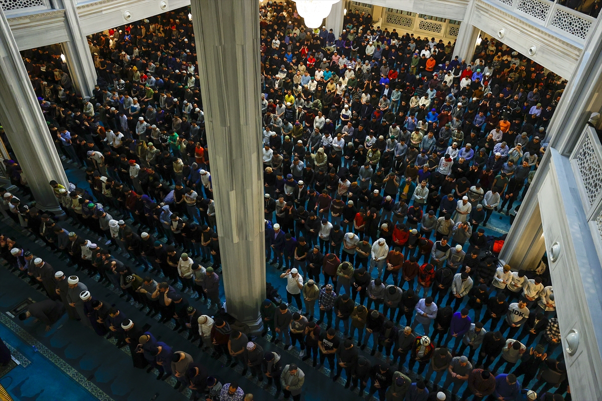 Rusya'nın başkenti Moskova'da ilk teravih namazı kılındı