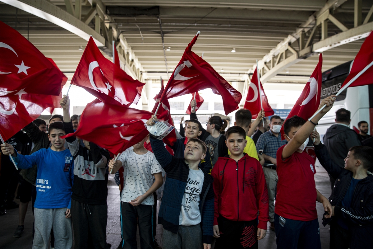 Şampiyon Taha Akgül, yurda döndü