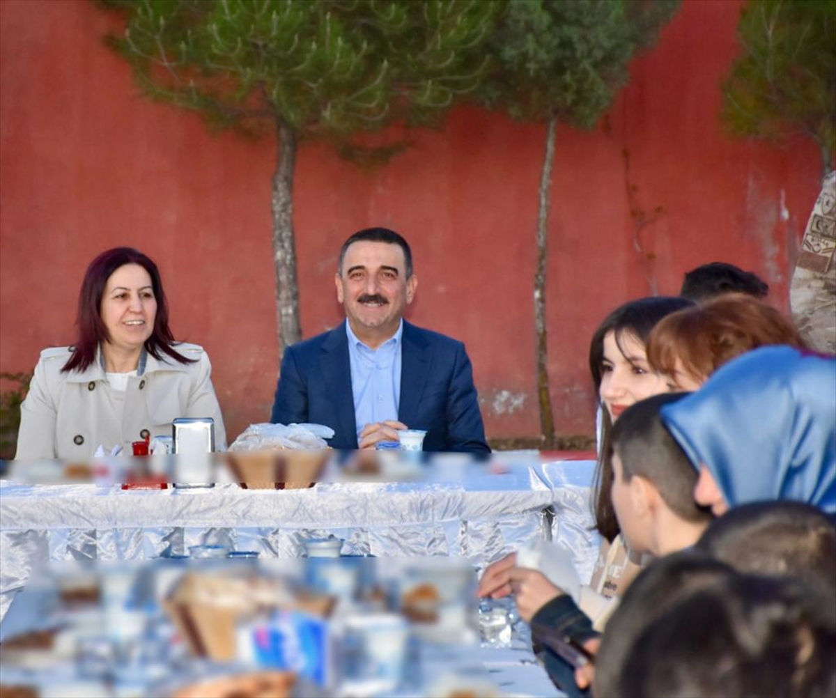 Siirt ve Şırnak'ta yetimler iftarda buluştu