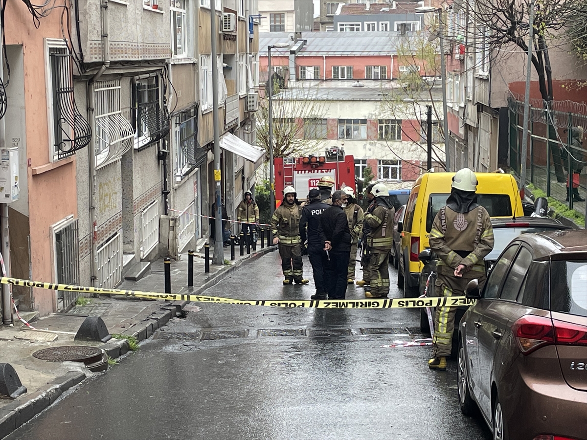 Şişli'de yer altı kabloları yanan sokakta 3 bina tahliye edildi