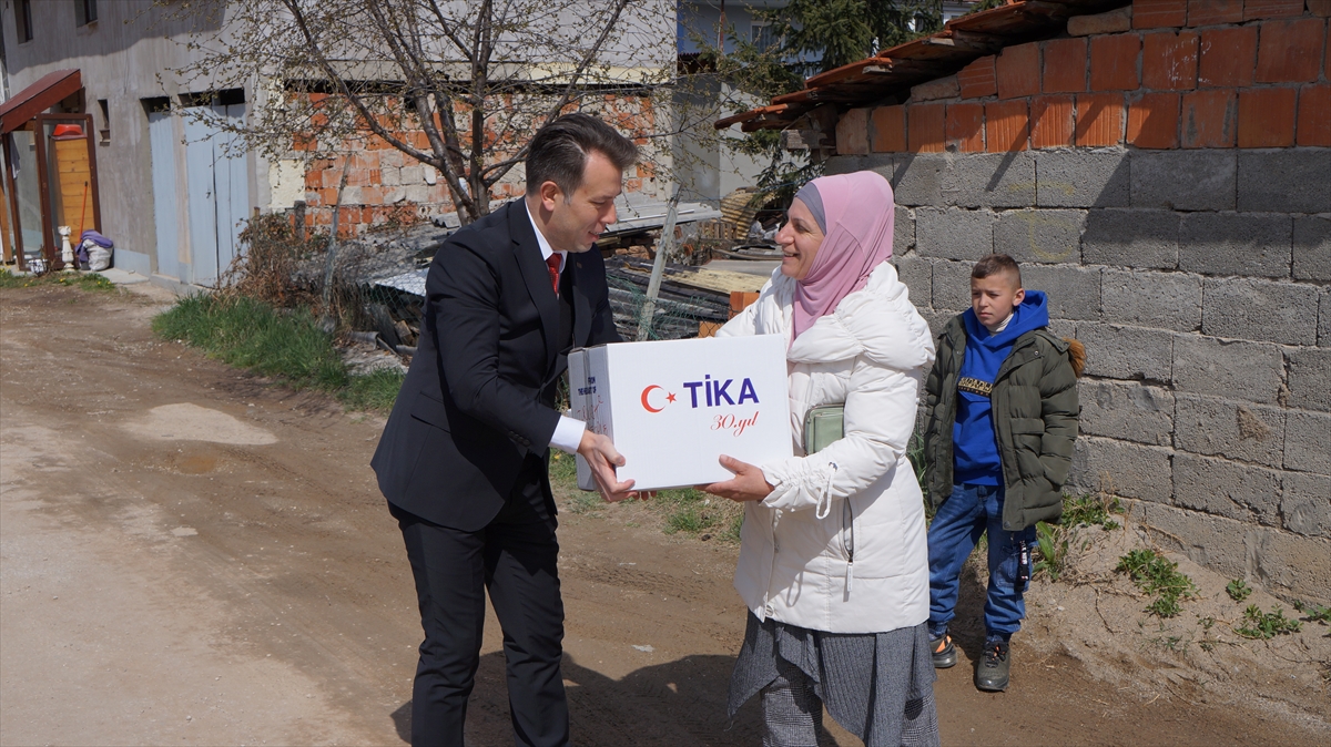 TİKA, Sırbistan’ın Novi Pazar kentinde ramazan kumanyası dağıttı
