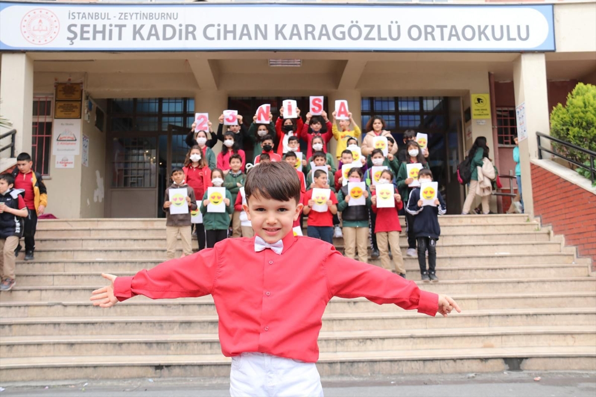 Vezneciler şehidinin oğlu, babasının adının verildiği okulda 23 Nisan şiiri okudu