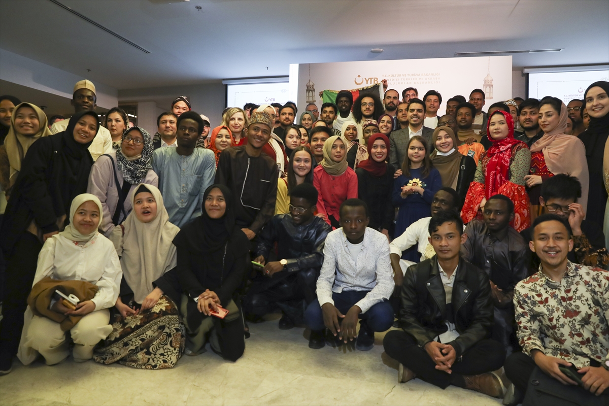 YTB'den Asya ve Afrikalı öğrencilere iftar programı