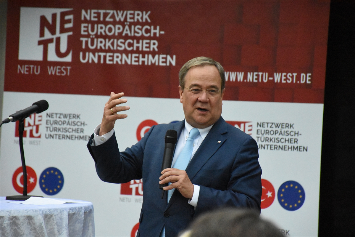 Alman siyasetçi Laschet, Türklerin Almanya için zenginlik olduğunu söyledi
