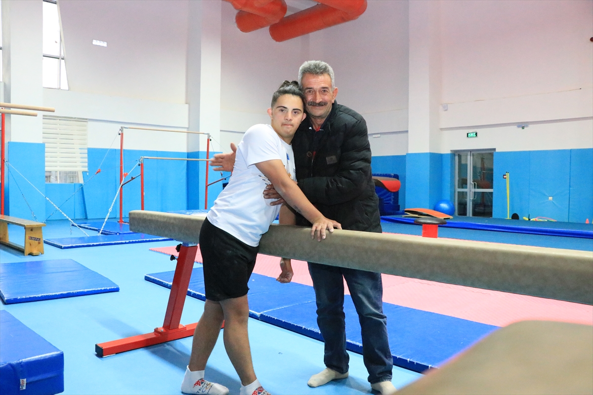 Altı kez Türkiye şampiyonu olan down sendromlu Birkan, Dünya Şampiyonası'nda altın madalyayı hedefliyor