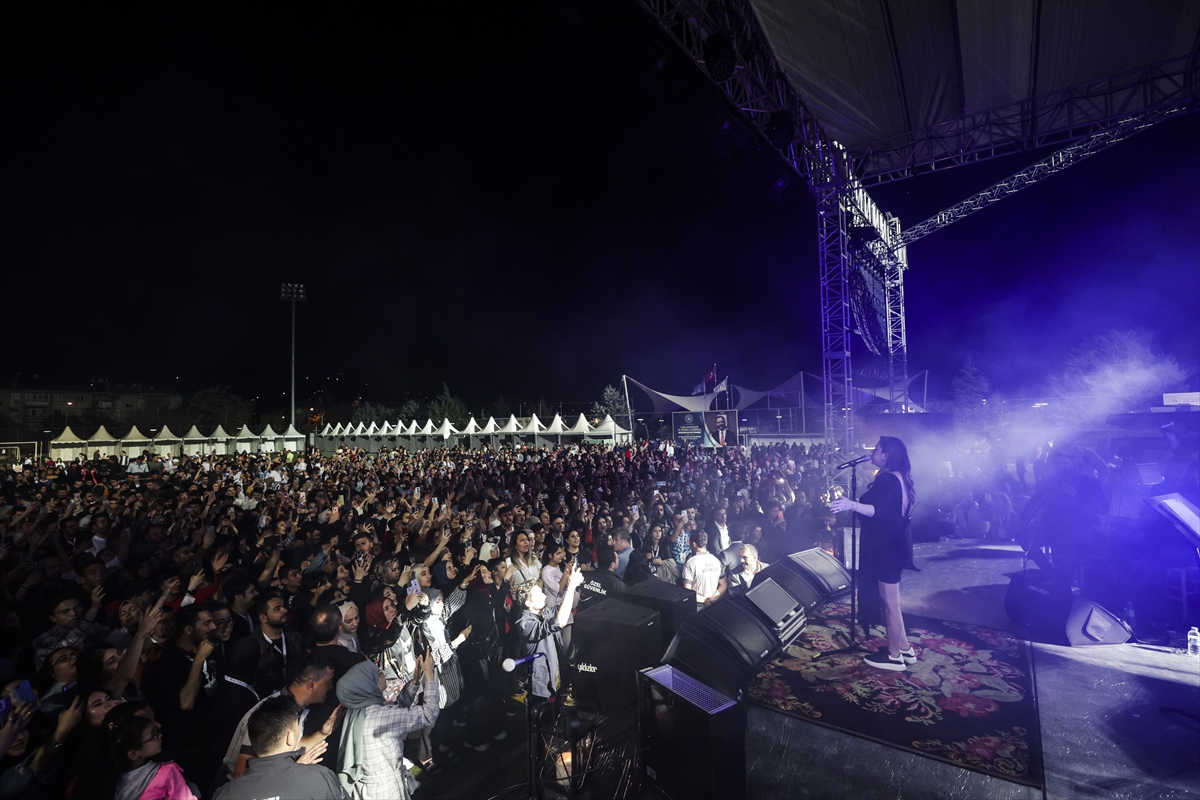 Ankara'da 19 Mayıs “Merve Özbey” konseriyle kutlandı