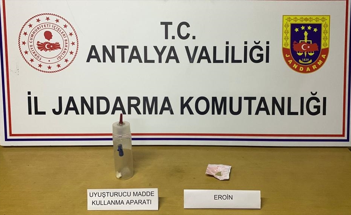 Antalya'da uyuşturucu operasyonunda 3 kişi yakalandı