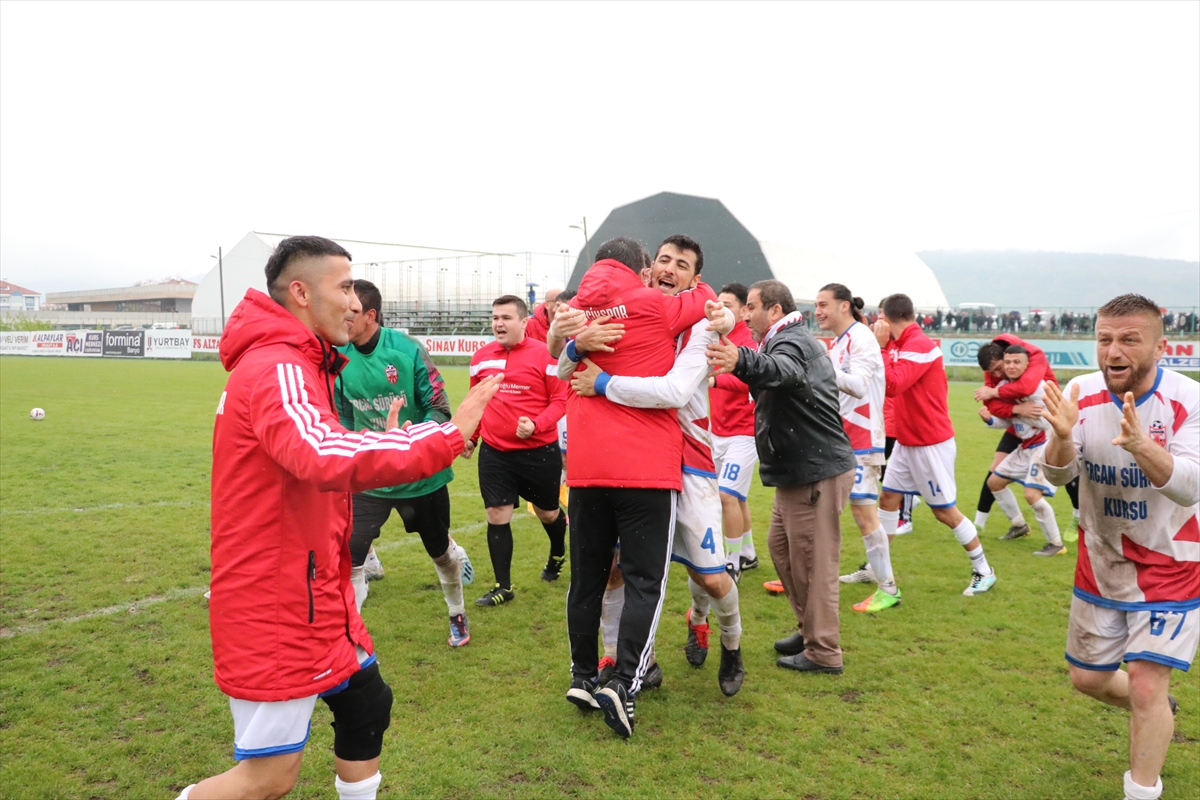 Antrenör baba ile başkan oğlunun şampiyonluk sevinci