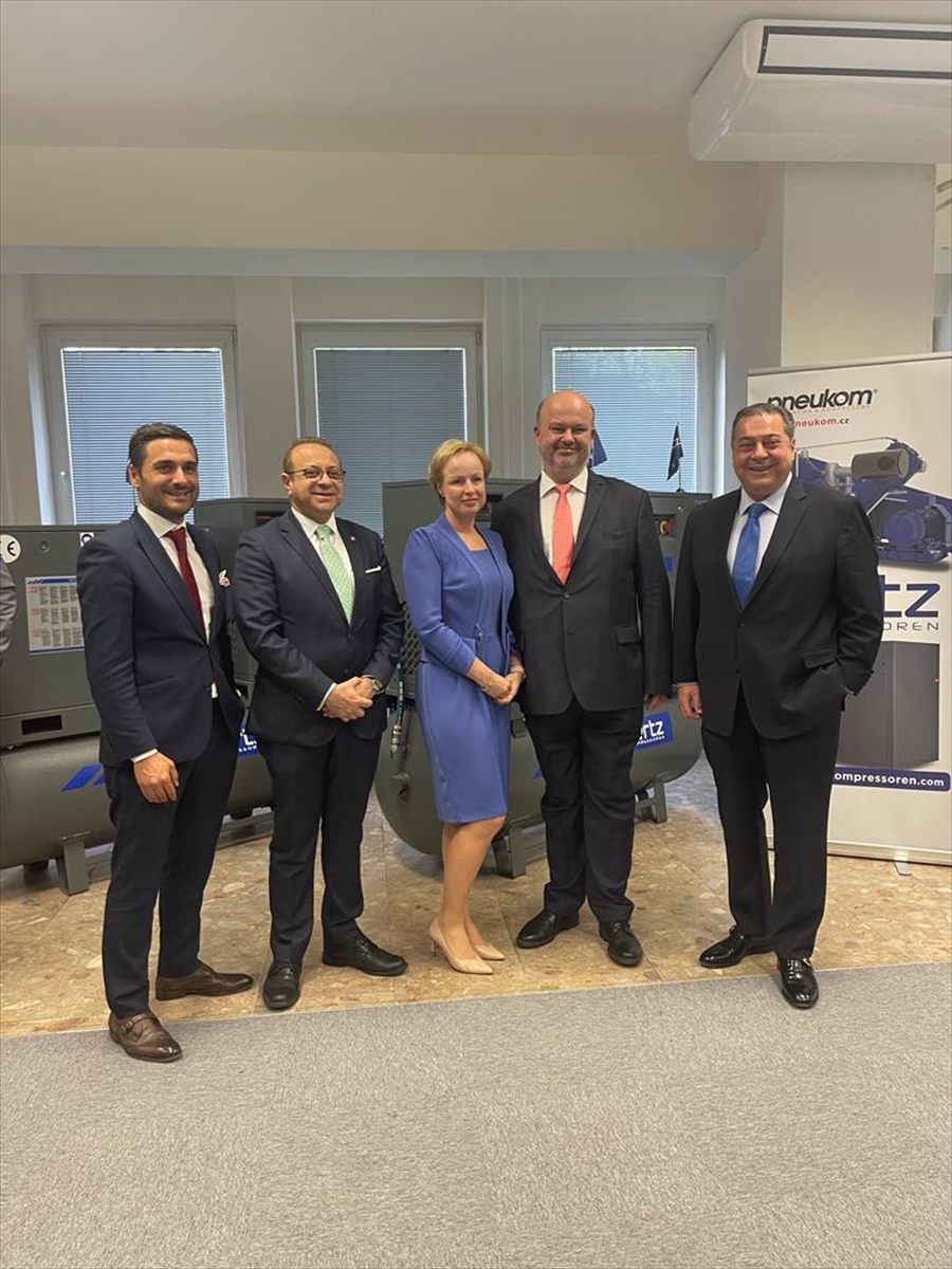 Bağış, Türkiye-Çekya arasında “5 milyar dolarlık ikili ticaret hacmine” ulaşıldığını söyledi