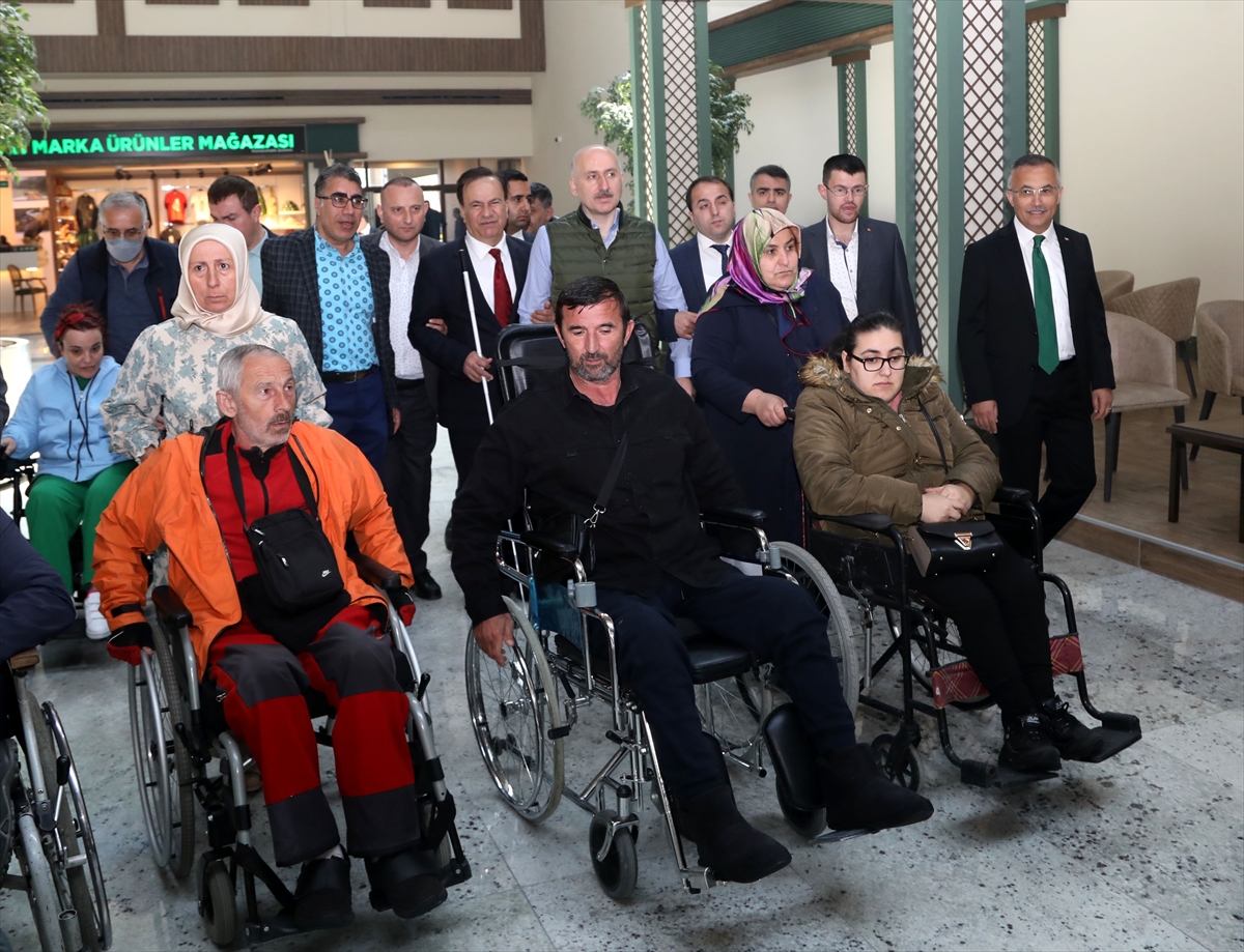 Bakan Karaismailoğlu, Rize-Artvin Havalimanı'nda açılış öncesi hazırlıkları inceledi: