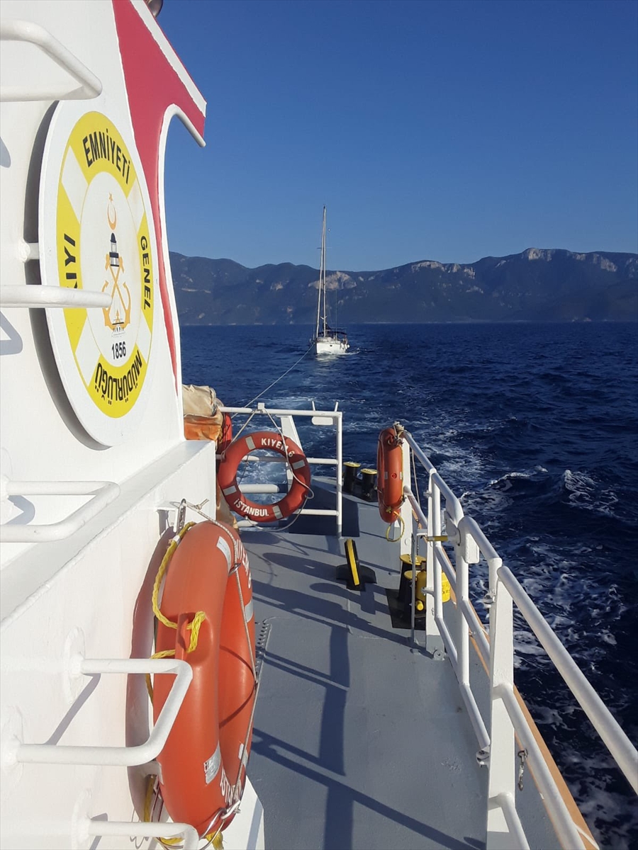 Bodrum'da makine arızası yapan tekne KEGM ekiplerince kurtarıldı