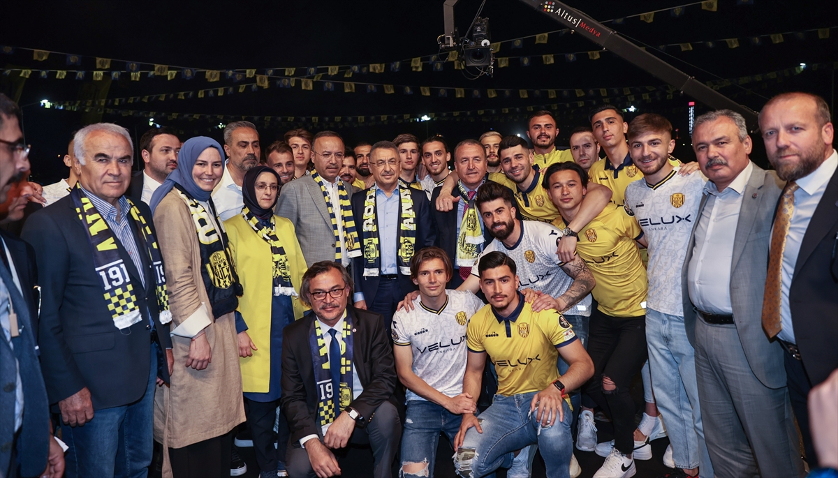 Cumhurbaşkanı Yardımcısı Oktay, MKE Ankaragücü'nün şampiyonluk kutlamasına katıldı: