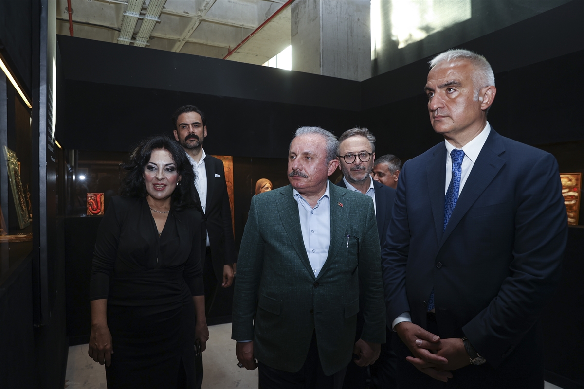 “Füreya Koral Sergisi” ziyarete açıldı