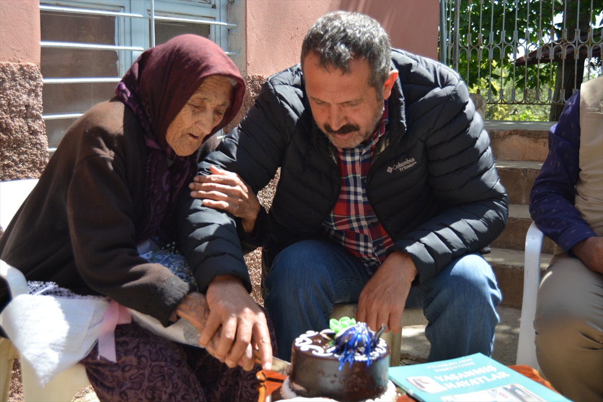 Gaziantep'te 112 yaşındaki asırlık çınara “Anneler Günü” sürprizi