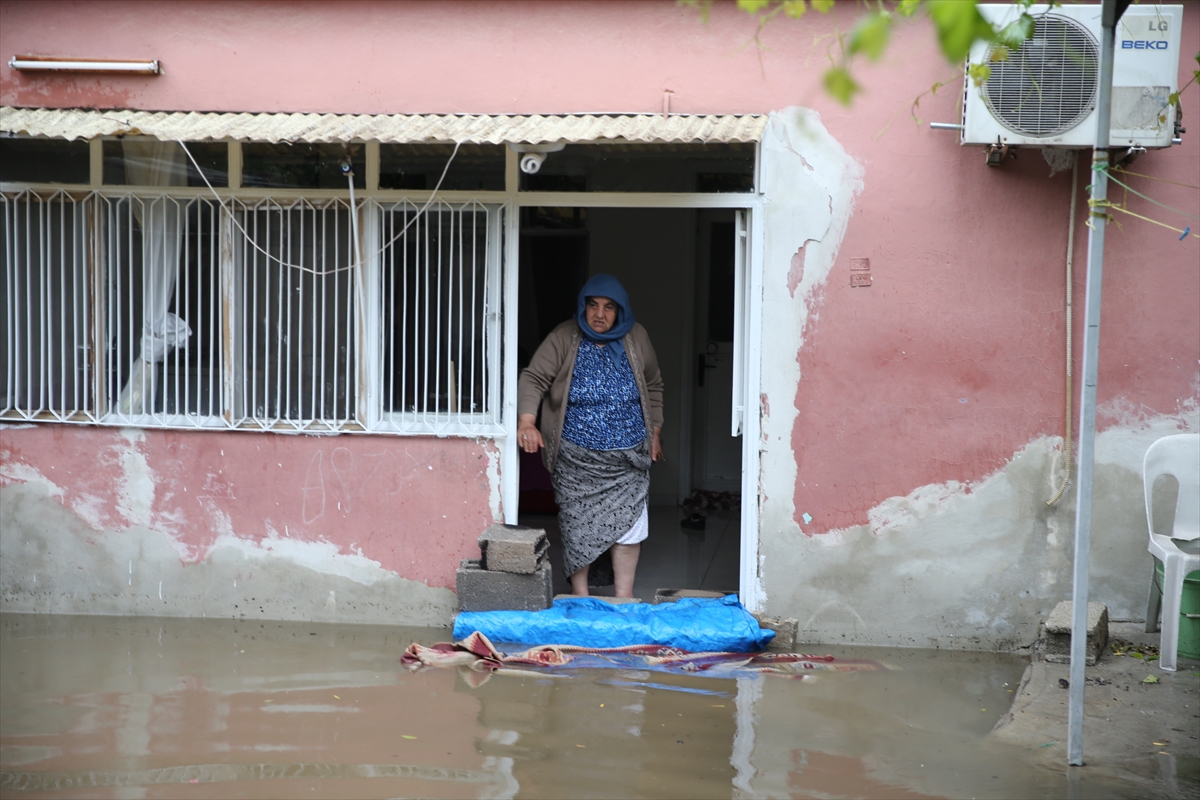 Hatay'da sağanak hayatı olumsuz etkiledi