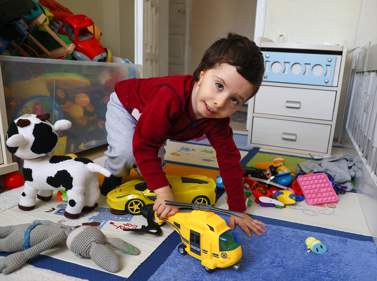 İşitme engelli doğan Alperen, artık “anne” diyebiliyor