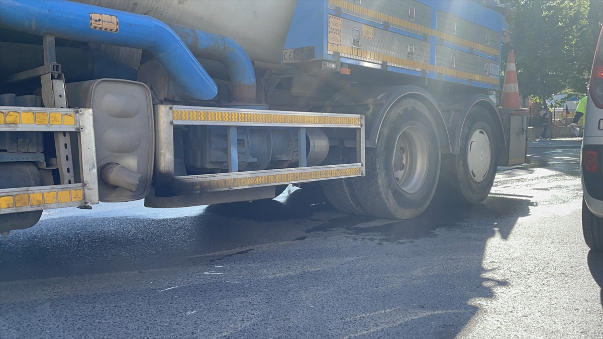 İstanbul'da İSKİ'ye ait vidanjörün çarptığı abla-kardeş yaralandı