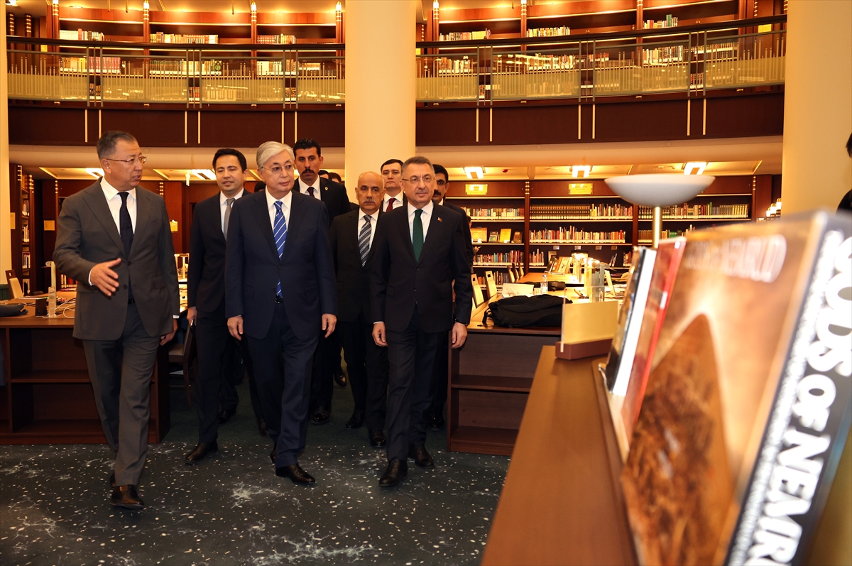 Kazakistan Cumhurbaşkanı Tokayev Millet Kütüphanesi'ni ziyaret etti