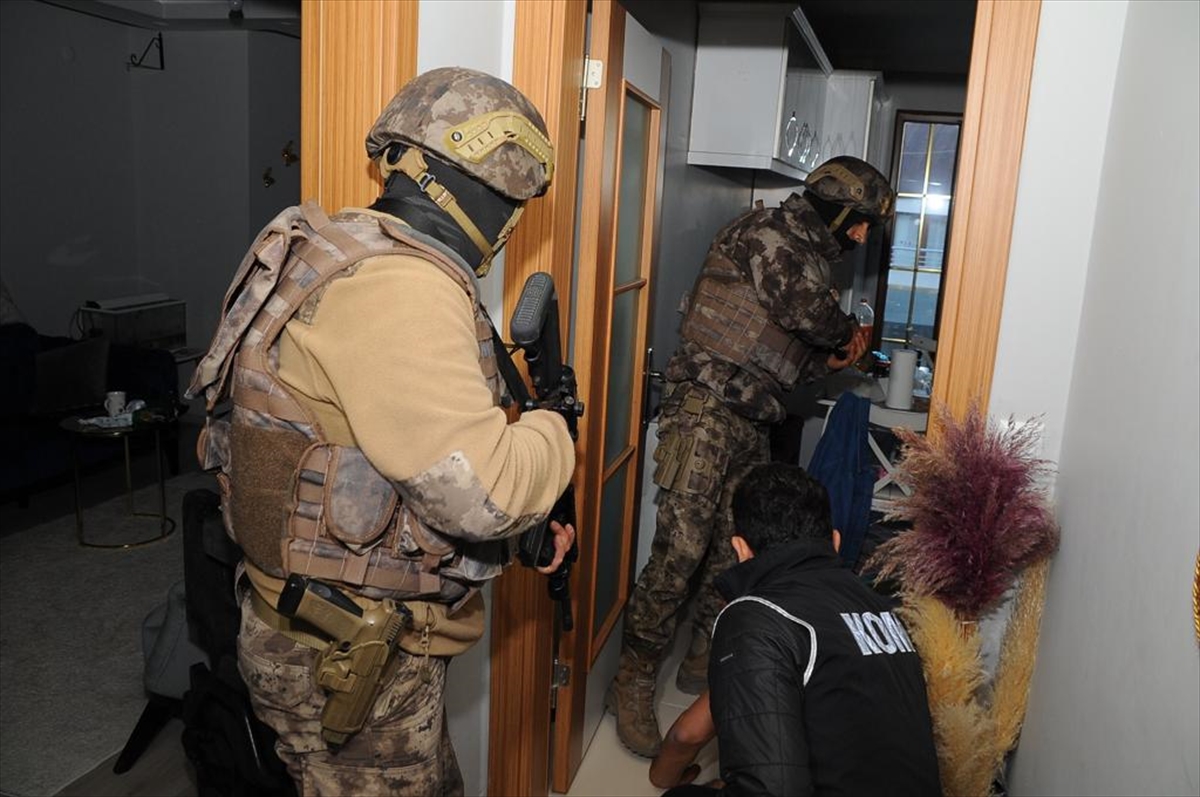 Kocaeli ve İstanbul'da “düşük fiyatlı konteyner” vaadiyle dolandırıcılıkla suçlanan 17 şüpheli yakalandı