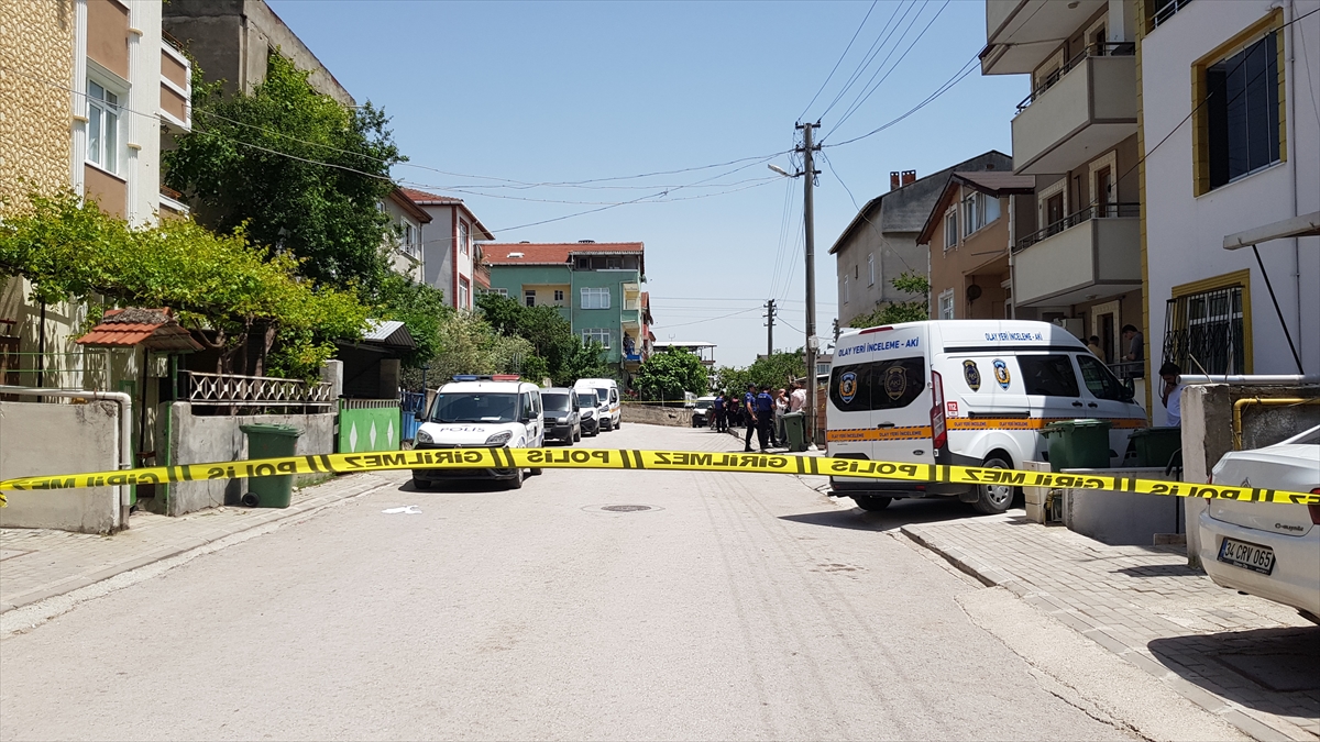 Kocaeli’de silahla eşini öldürüp kızını yaralayan kişi intihar etti