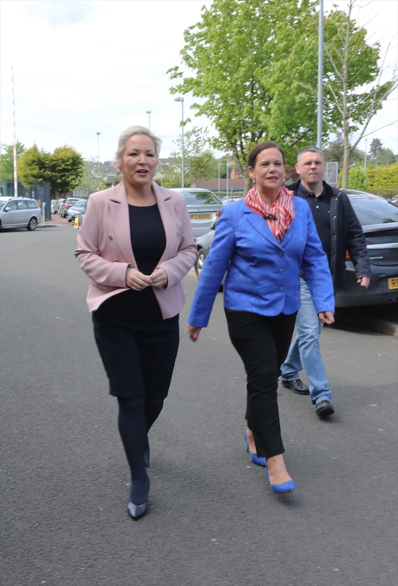 Kuzey İrlanda'daki seçimleri, İngiltere'den ayrılığı savunan Sinn Fein kazandı