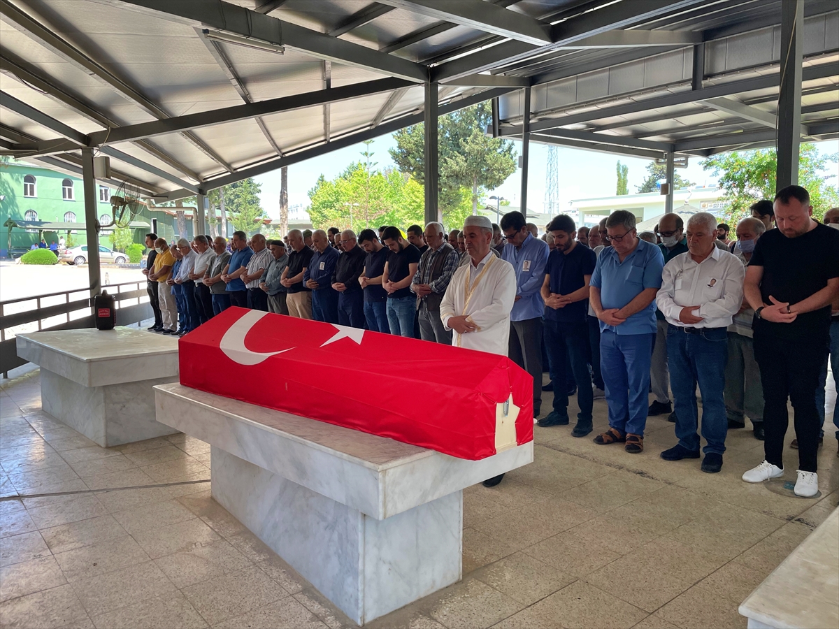 Mersin'deki trafik kazasında ölen polisin cenazesi Adana'da defnedildi