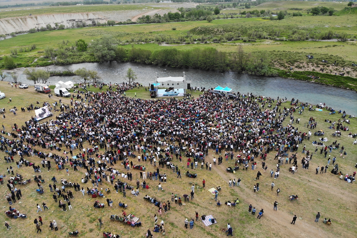 Piyanist ve besteci Fazıl Say, Munzur Çayı kıyısında konser verdi