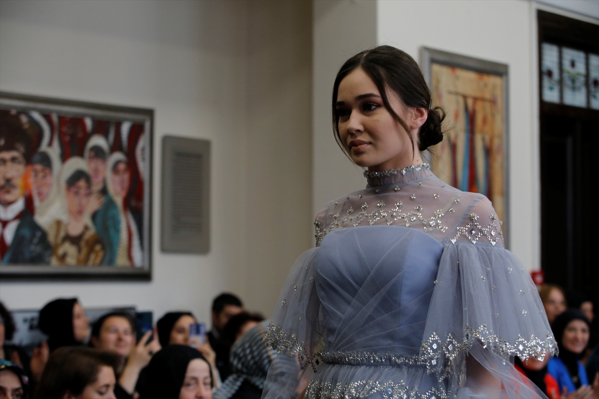 Samsun'da “Geçmişten geleceğe, gelecekten moderne” defilesi sunuldu