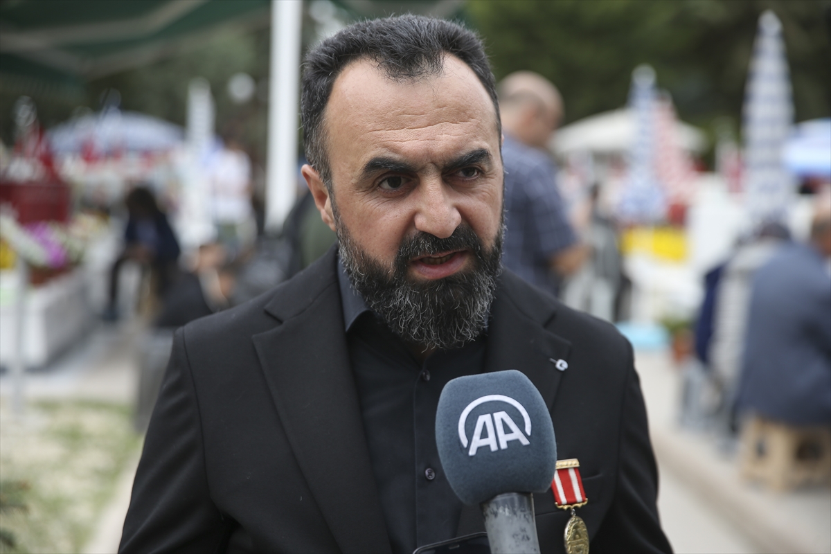 Şehit yakınları ve gaziler, bayramın ilk günü Cebeci Askeri Şehitliği'ni ziyaret etti