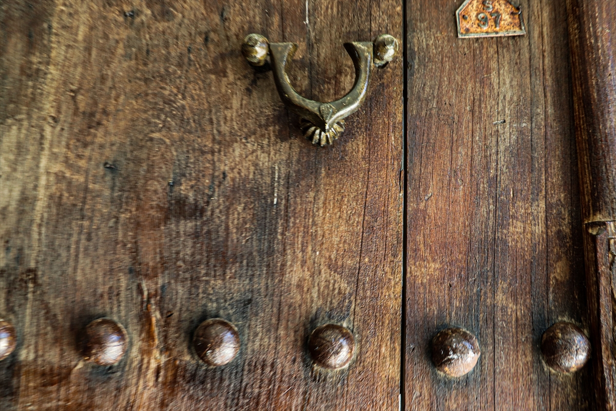 Siirt'in tarihi ahşap kapılarının kayıt altına alınması için alan araştırması yapıldı