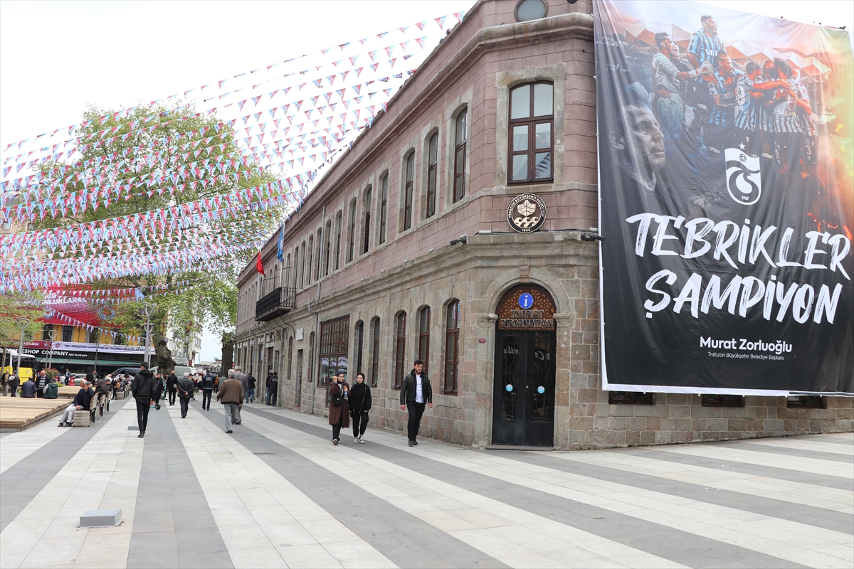 Trabzon Büyükşehir Belediye Başkanı Zorluoğlu, bordo-mavili taraftarlara teşekkür etti: