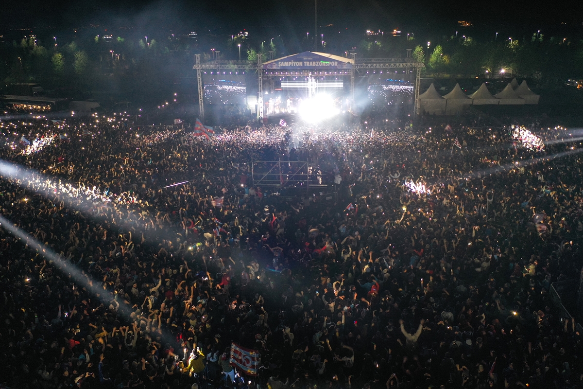 Trabzonspor'un şampiyonluğu İstanbul'da kutlandı