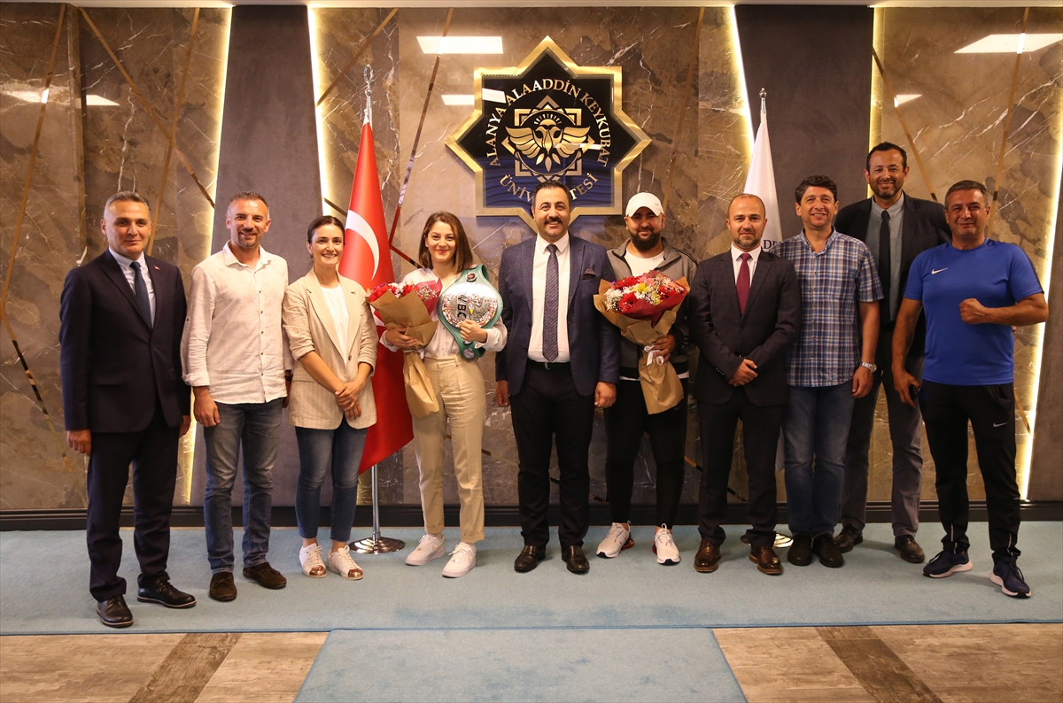 WBC gümüş kemer sahibi boksör Seren Ay Çetin'in hedefi altın kemer