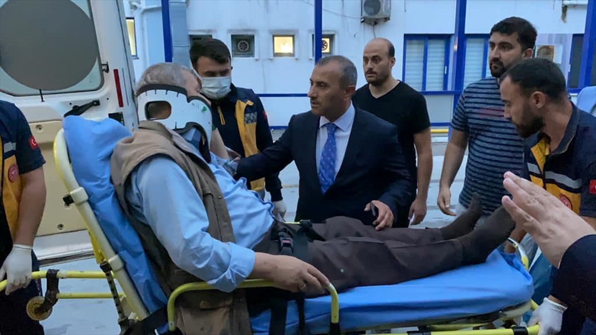 GÜNCELLEME 2 – Akademisyenler ve ailelerini taşıyan midibüs devrildi, 1 kişi öldü, 19 kişi yaralandı