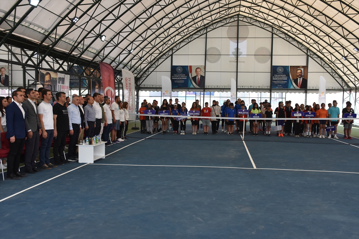 Anadolu Yıldızlar Ligi'nin tenis çeyrek finalleri Şırnak'ta başladı