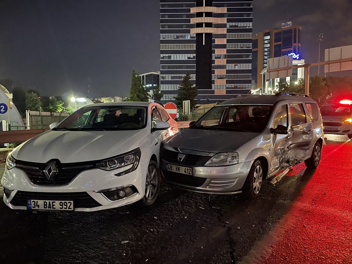 Bağcılar'da zincirleme trafik kazasında 1 kişi yaralandı