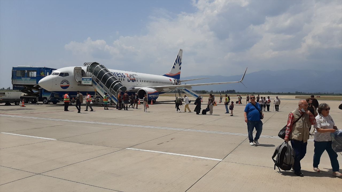 Balıkesir Koca Seyit Havalimanı'na Almanya'dan uçak seferleri başladı