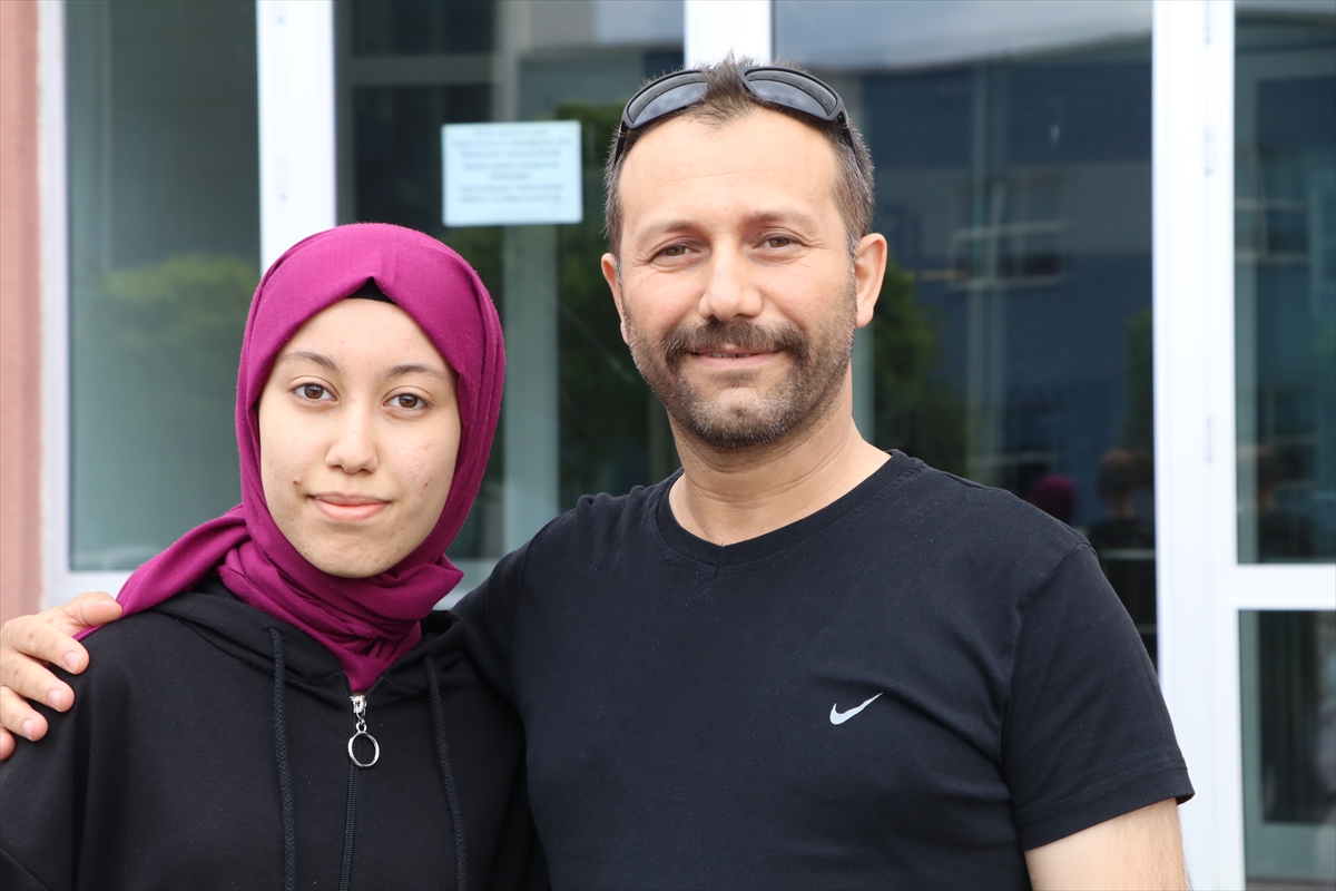 Çankırı'da yaşayan baba, kızının heyecanını paylaşmak için YKS'ye girdi