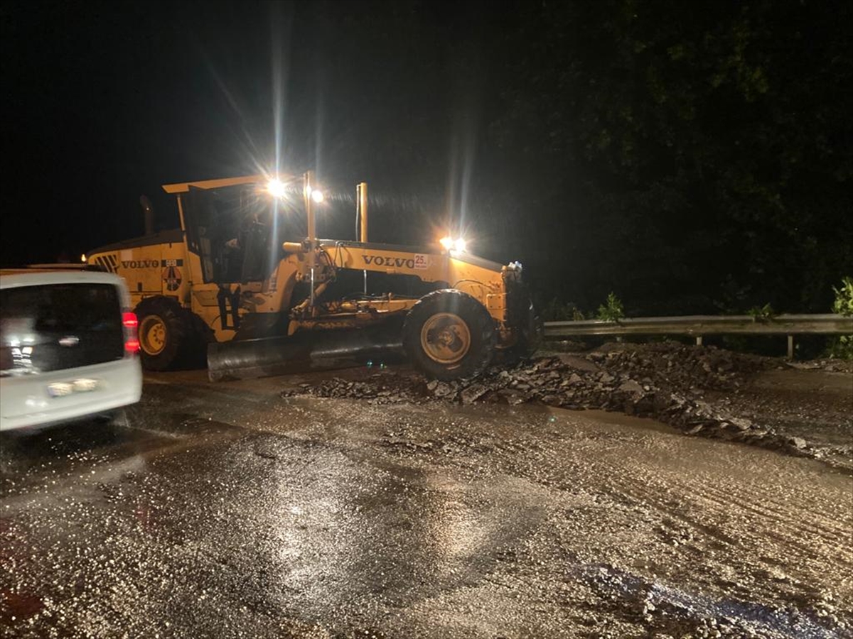 Düzce'de sağanak etkisini sürdürüyor