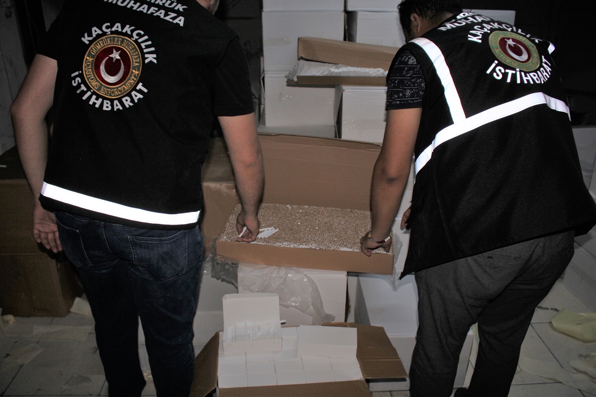 Gümrük Muhafazadan Mersin ve İzmir'de kaçak sigara ve tütün operasyonu