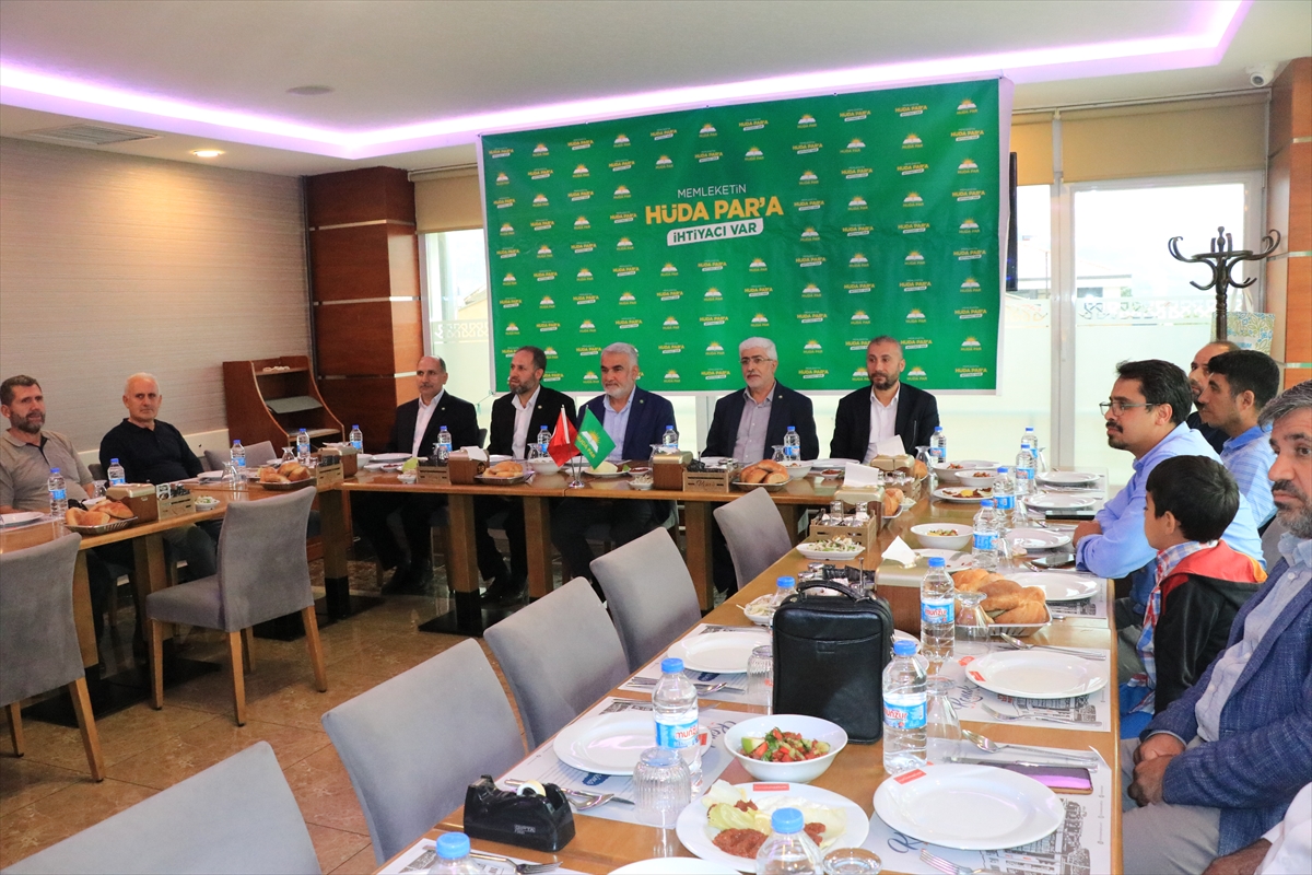 HÜDA PAR Genel Başkanı Yapıcıoğlu, Erzincan'da esnafı ziyaret etti