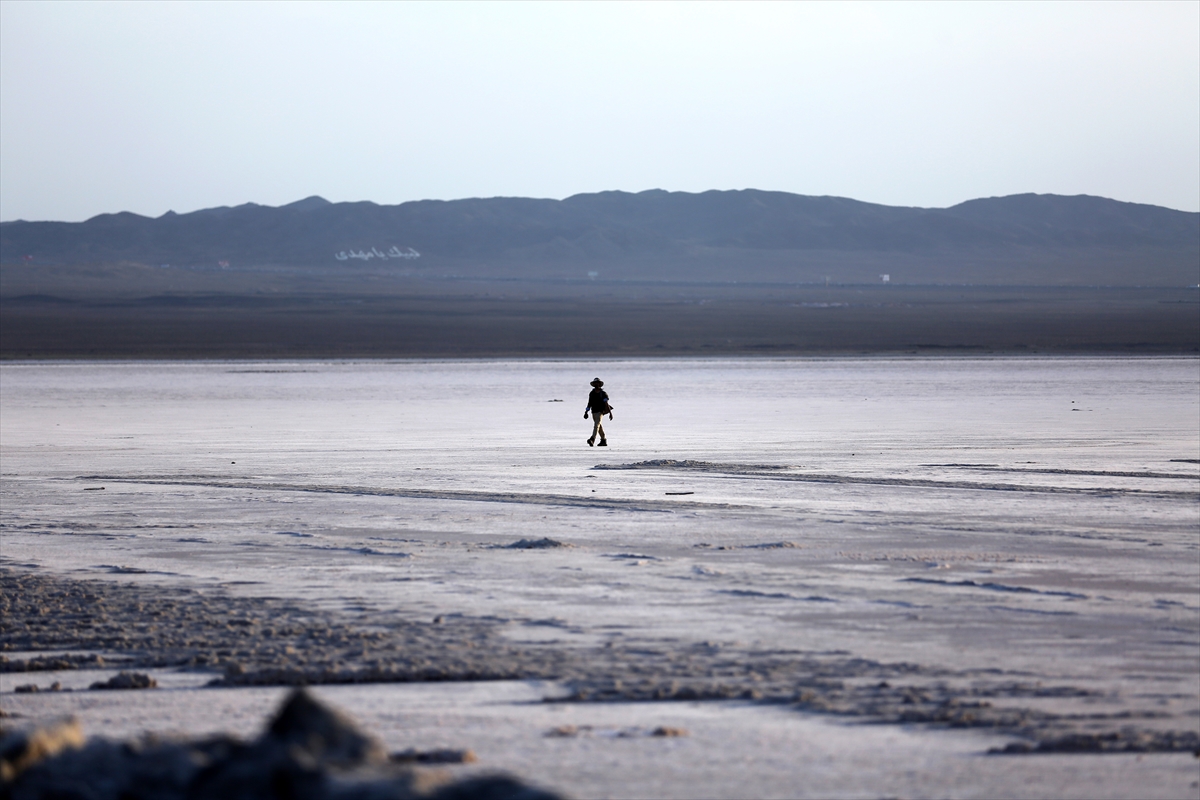 İran’daki tuz gölü küresel ısınma nedeniyle can çekişiyor