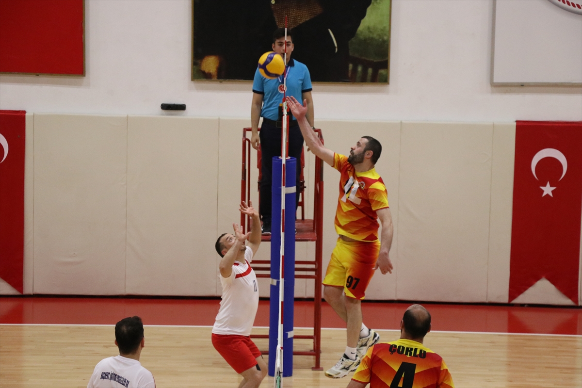 İşitme Engelliler Voleybol Erkekler 2. Lig maçları Karabük'te sona erdi