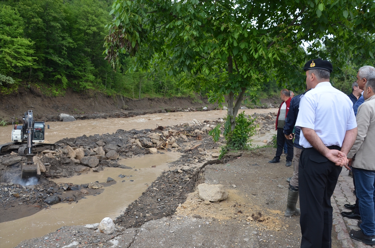 Kastamonu Valisi Çakır, kentte beklenen sağanakla ilgili önlemleri inceledi