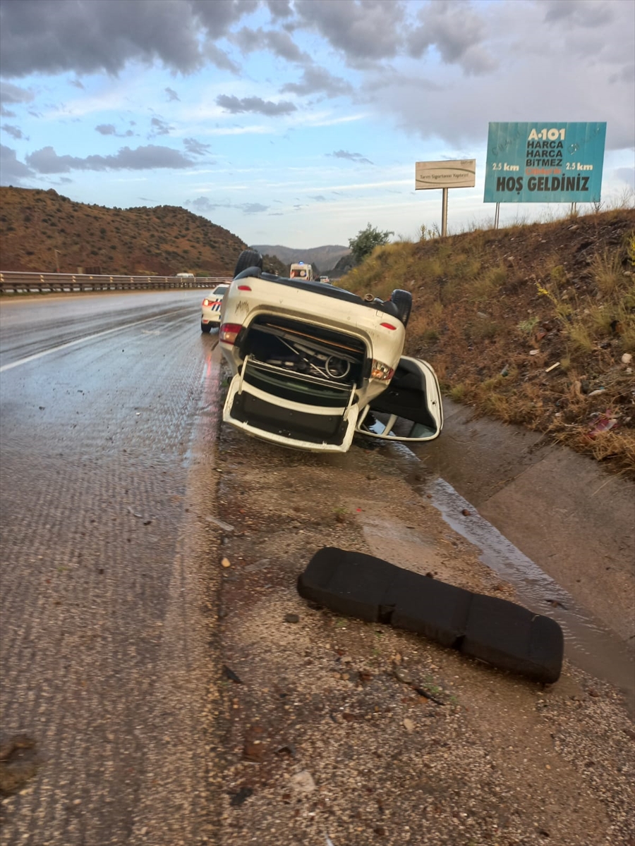 Kırıkkale'de su kanalına devrilen otomobildeki 6 kişi yaralandı