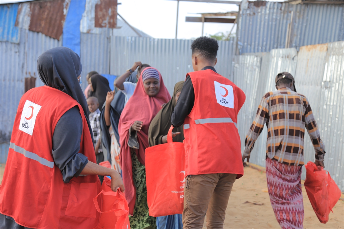 Kızılaydan Somali'de binlerce aileye gıda yardımı