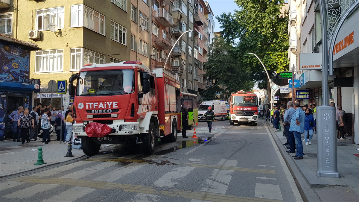 Kocaeli'de halk otobüsündeki yangını itfaiye söndürdü