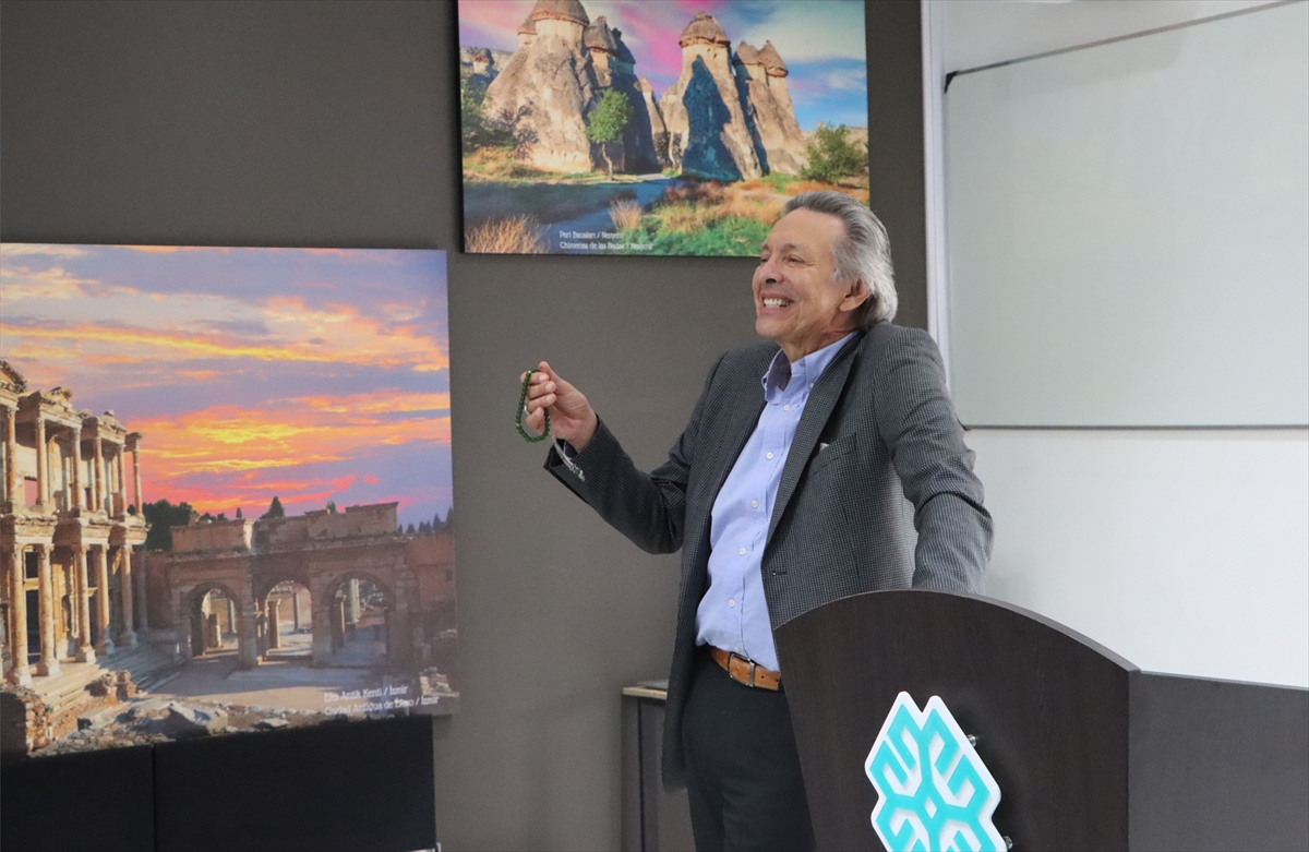 Kolombiya'nın eski Ankara Büyükelçisi Panesso'nun kitabı Bogota'da tanıtıldı