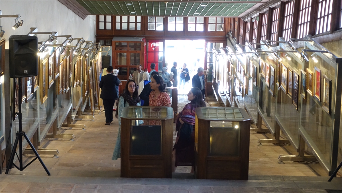 Muzaffer Okur'un “Ahşap Dile Gelirse” sergisi, Hünkar Kasrı'nda açıldı